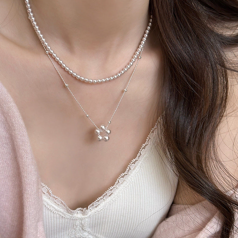 Elegante collana di perle in stile francese con motivo floreale a perline rotonde, catena clavicola placcata oro, gioielli da donna vintage minimalisti per l'uso quotidiano