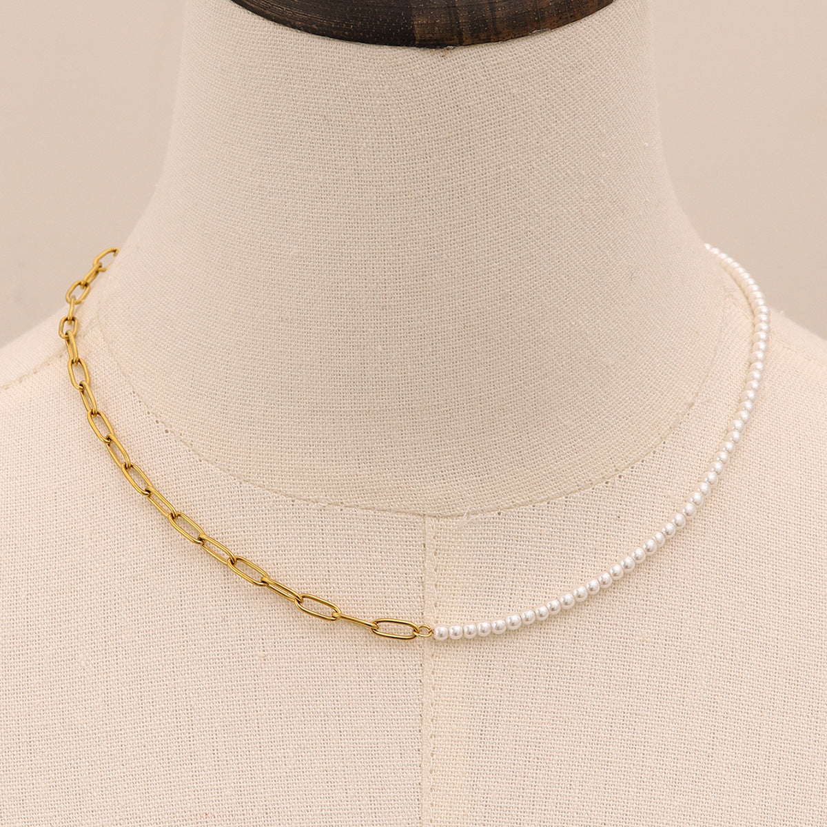 Collar con colgante de línea geométrica minimalista de acero inoxidable con acabado chapado para mujer
