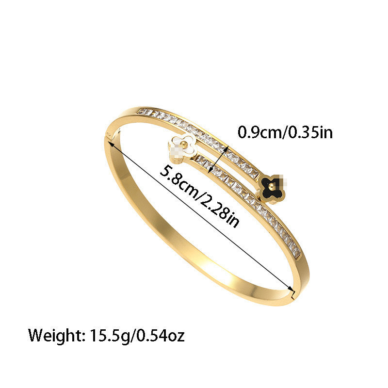 Bracciale Minimalista da Donna a Trifoglio a Quattro Foglie in Acciaio Titanio Placcato, Regolabile con Intarsio di Strass