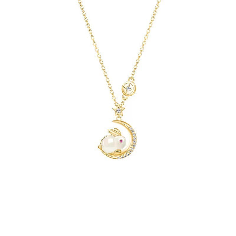 Collana con ciondolo a luna crescente e coniglio di giada, design originale, in acciaio al titanio placcato oro, per uomo e donna, catena a O, a medaglione, regalo di compleanno