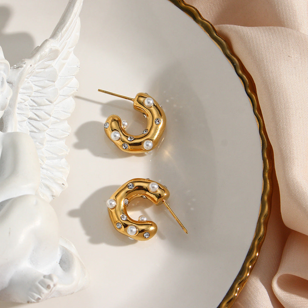 Orecchini a Cerchio a C Geometrici alla Moda in Acciaio Inossidabile con Placcatura in Oro 18K, Strass e Intarsio di Perle da Donna