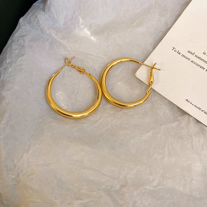 Elegantes aretes de aro geométricos minimalistas de aleación con acabado galvanizado para mujer
