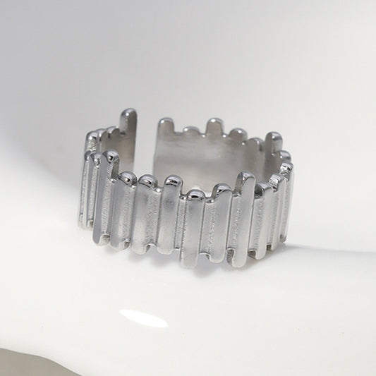 Anello aperto minimalista geometrico in acciaio inossidabile da donna con finitura placcata e design irregolare