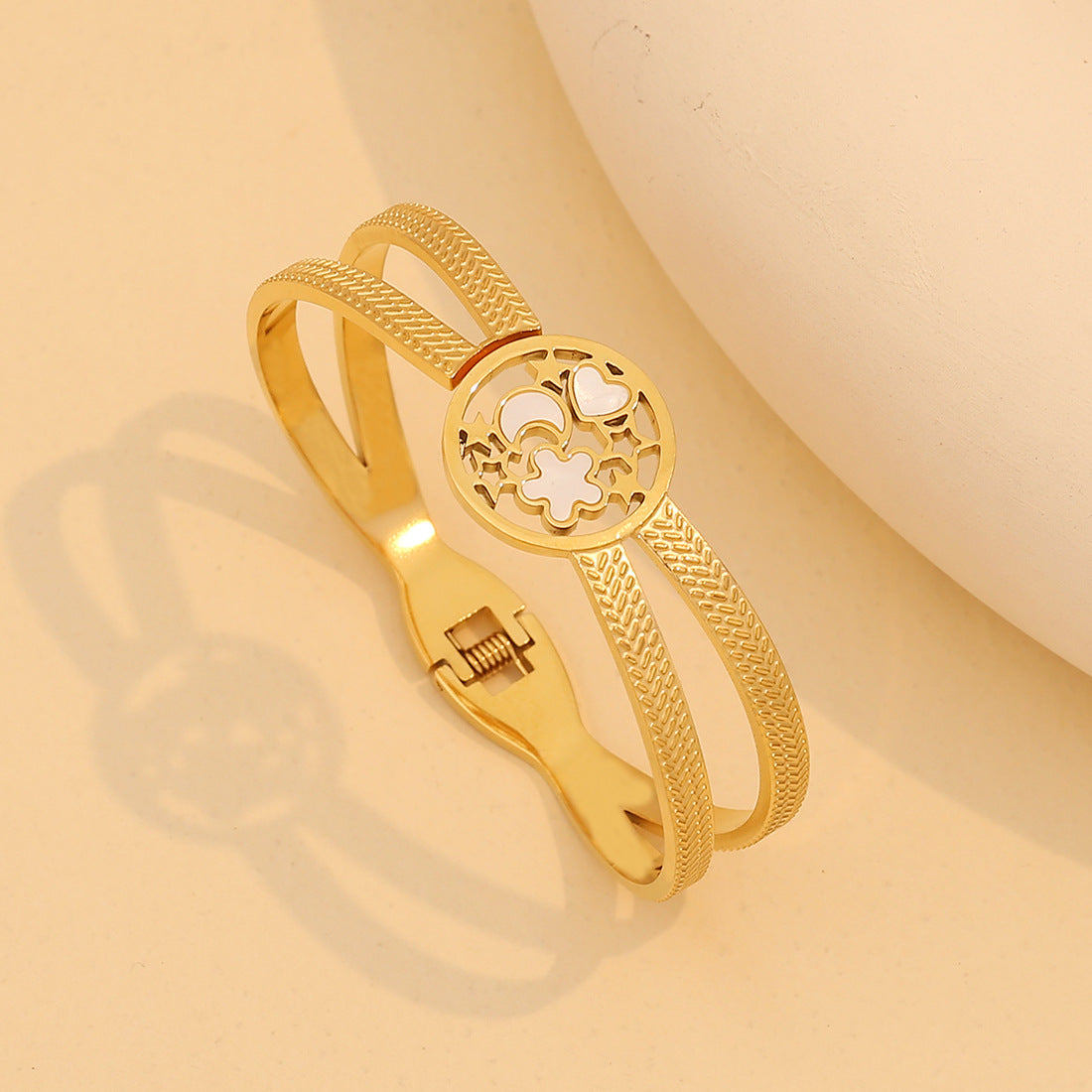 Braccialetto alla moda in stile OL con farfalla, motivi a cuore e floreali, bracciale in acciaio inossidabile galvanizzato