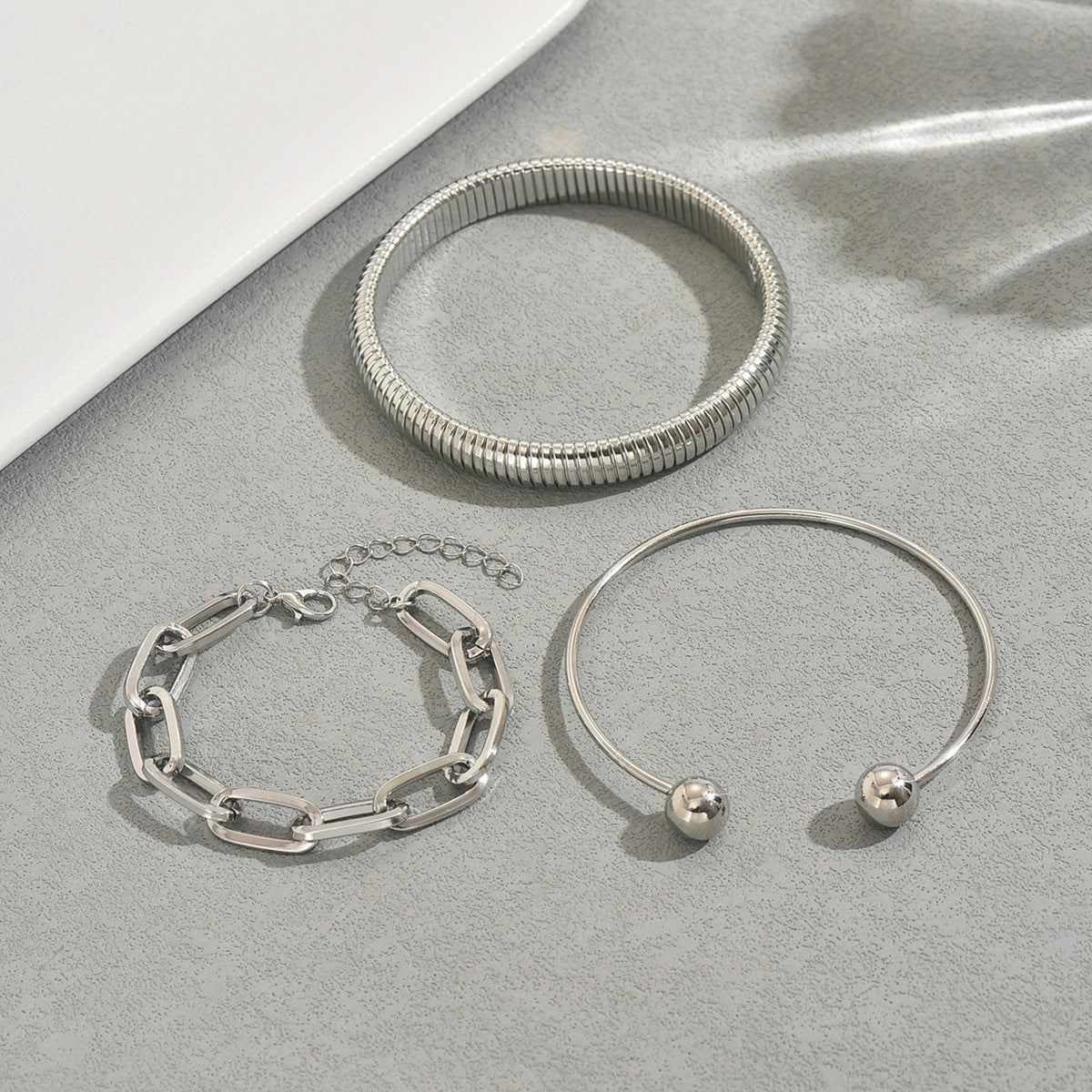 Set di Bracciali Intrecciati Geometrici Minimalisti in Metallo da Donna con Lega di Zinco e Finitura Placcata, Accessorio Quotidiano alla Moda