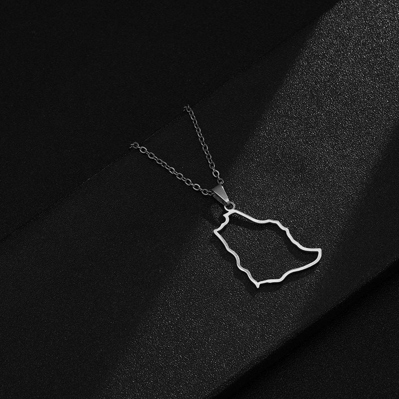 Collana con Pendente Geometrico Stile Etnico da Donna in Acciaio Inossidabile con Pendente in Acciaio al Titanio e Finitura Galvanica, Catena a O Leggera da Maglione