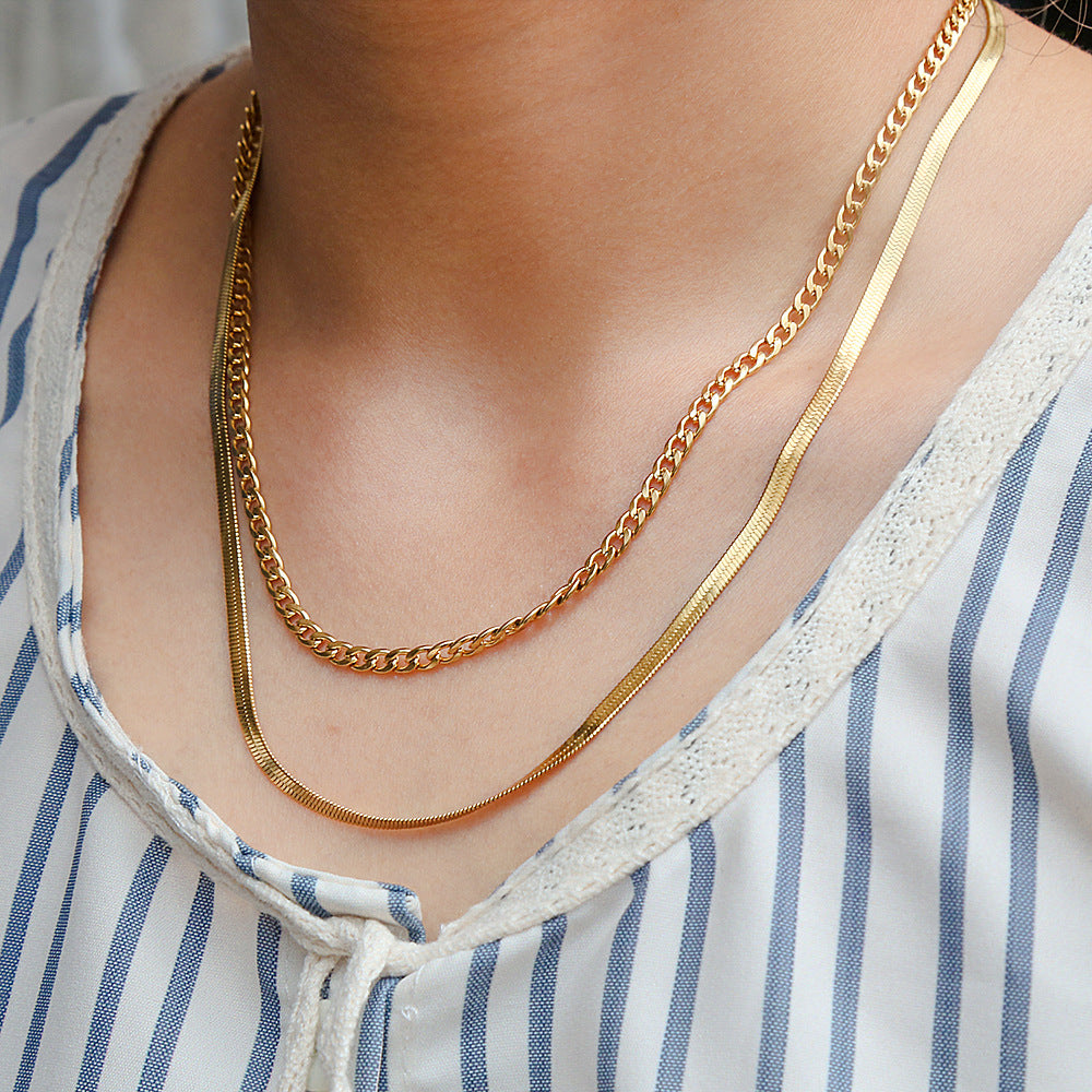 Collar Minimalista de Acero Inoxidable en Forma de U con Cadena de Serpiente y Baño de Oro de 18K para Mujer