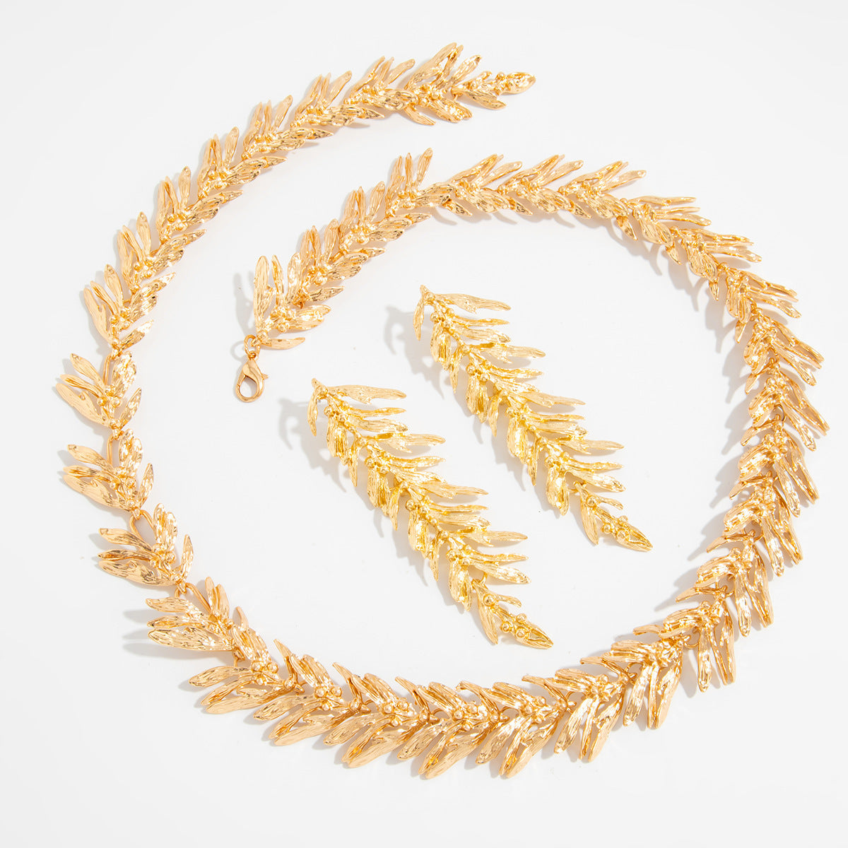 Vintage Luxury Leaf Plated Alloy Pendant Singapore Chain Necklace for Women
