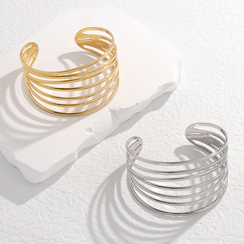 Bracciale in Acciaio al Titanio con Finitura Placcata, Linee Geometriche Minimaliste, da Donna