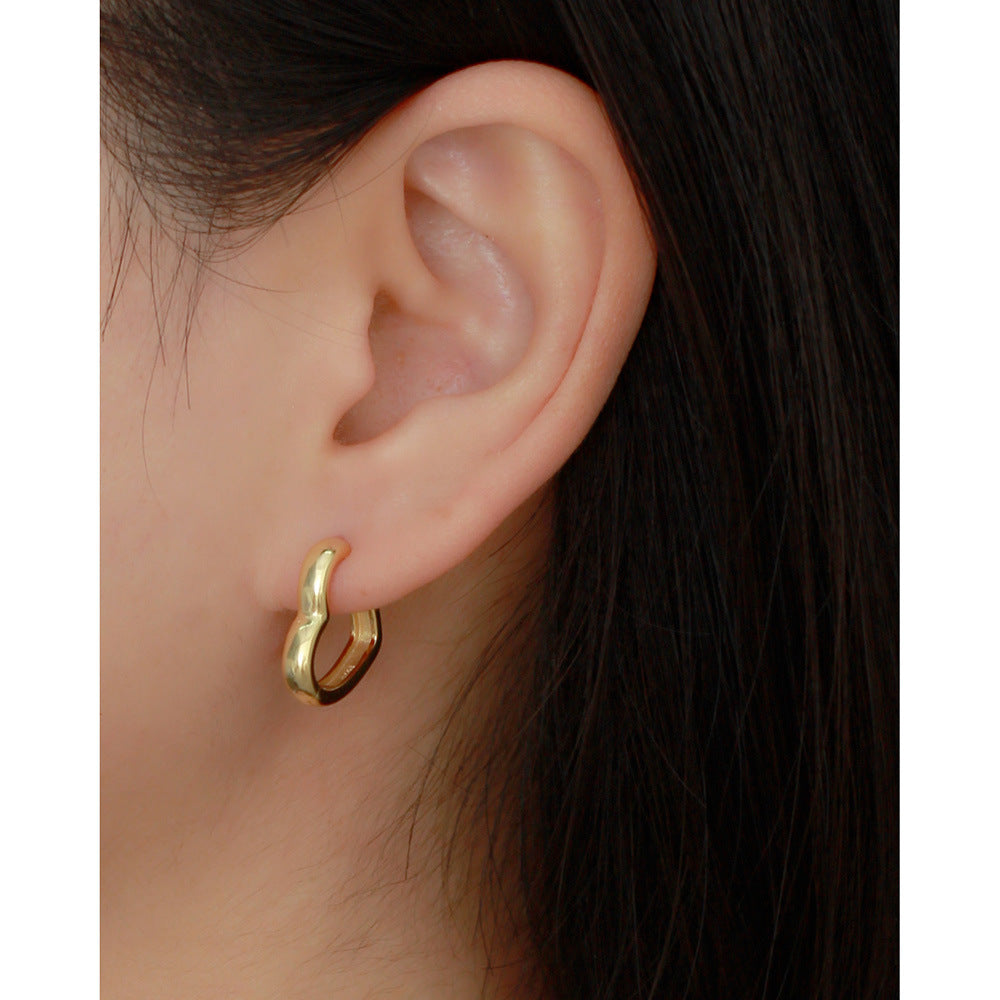 Orecchini a perno a forma di cuore in argento sterling S925 con finitura lucida — Gioielli da donna alla moda adatti per l'ufficio