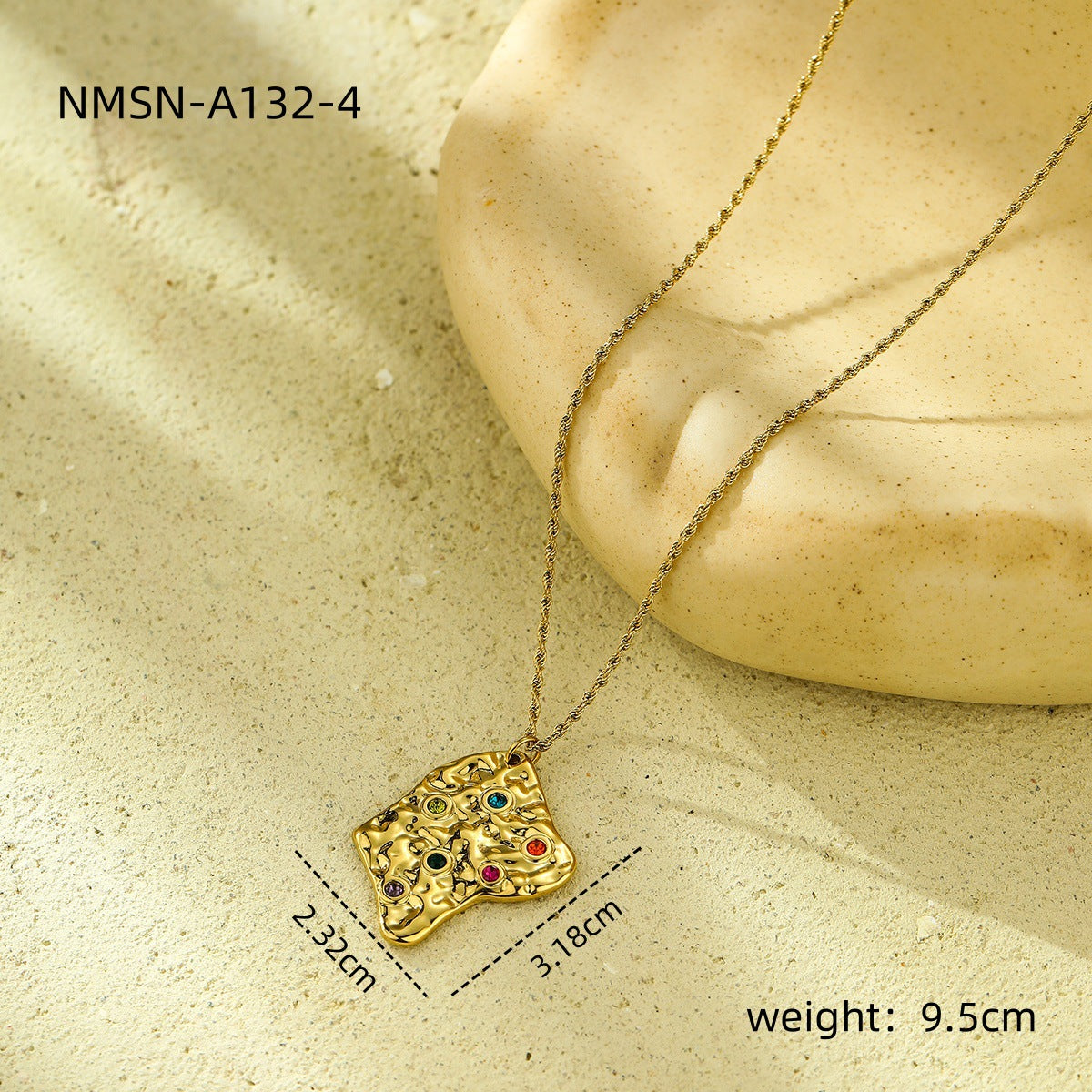 Collar Colgante Geométrico Minimalista de Acero de Titanio con Chapado en Oro de 18K y Diseño de Textura Martillada para Mujer