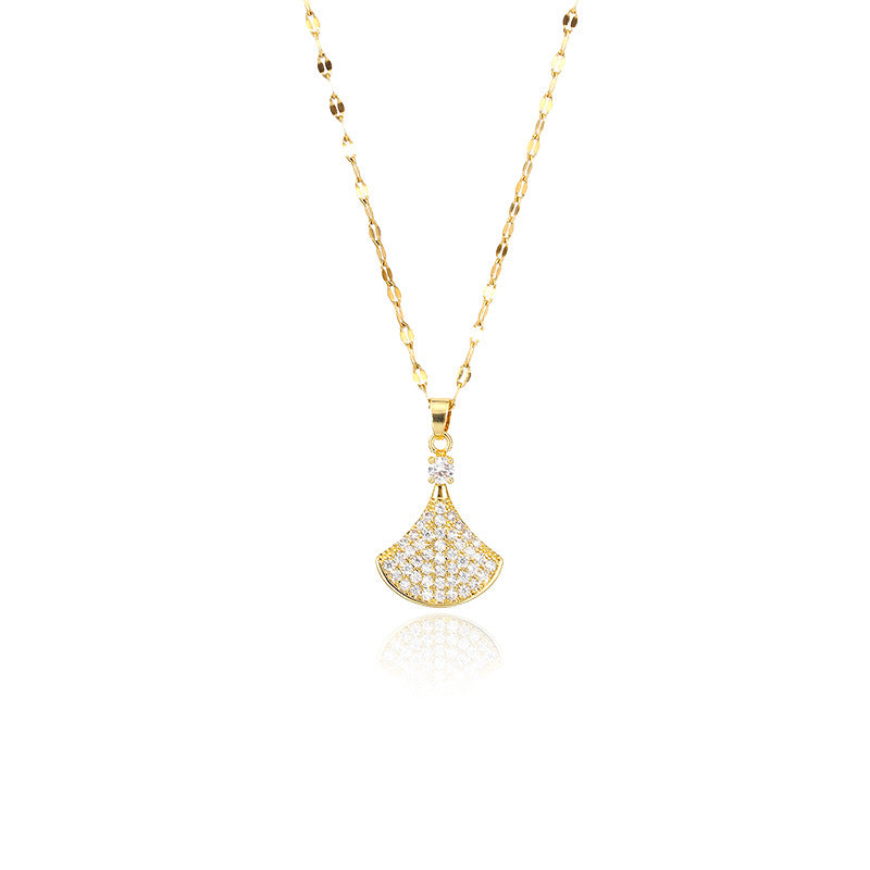 Elegante collana da donna in acciaio al titanio con zirconia incastonata, ciondolo a gonna svasata e finitura placcata