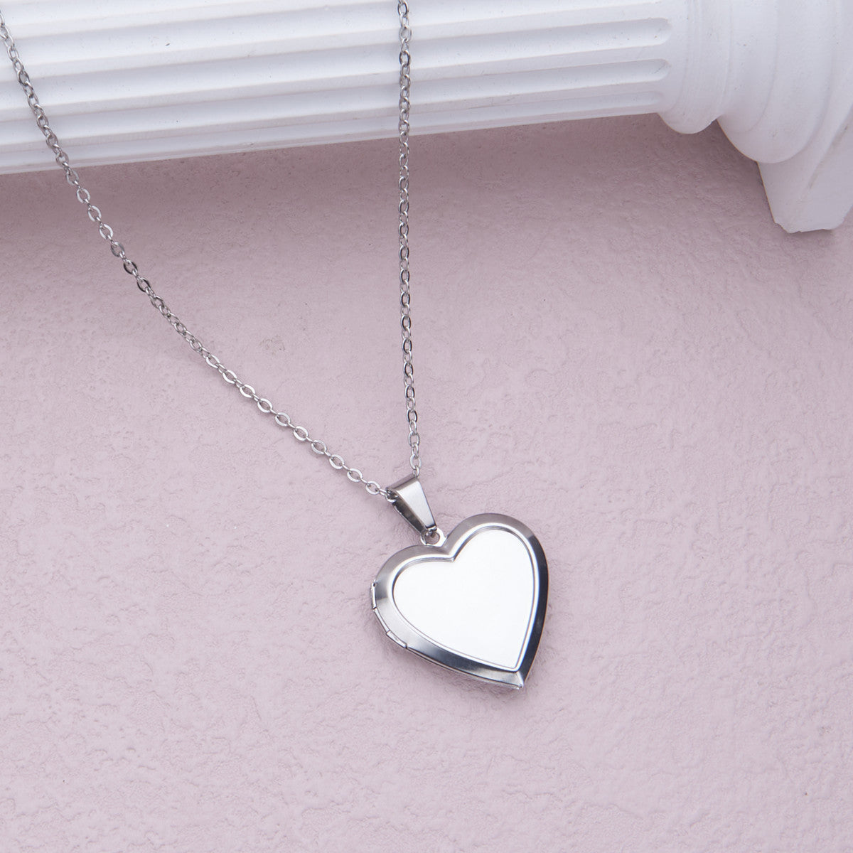 Collana con Pendente Minimalista a Cuore in Acciaio Inossidabile, Design con Cornice Portafoto Apribile e Finitura Galvanizzata