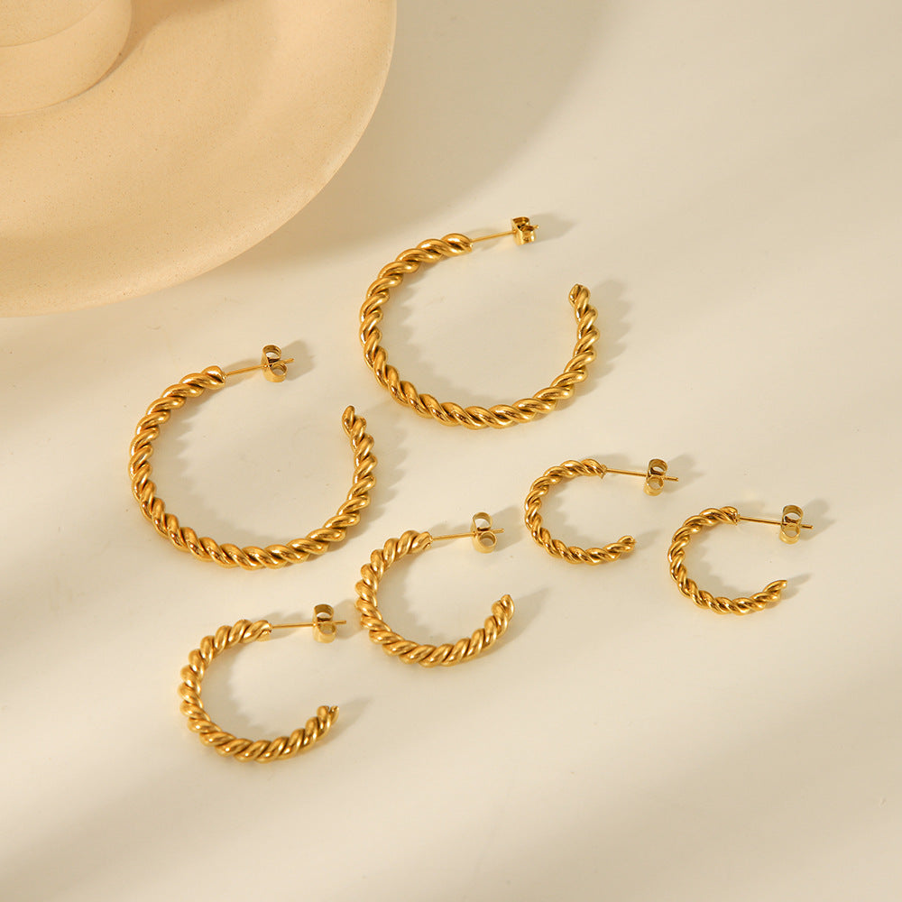Pendientes minimalistas de acero inoxidable en forma de C con baño de oro de 18K al vacío para mujer