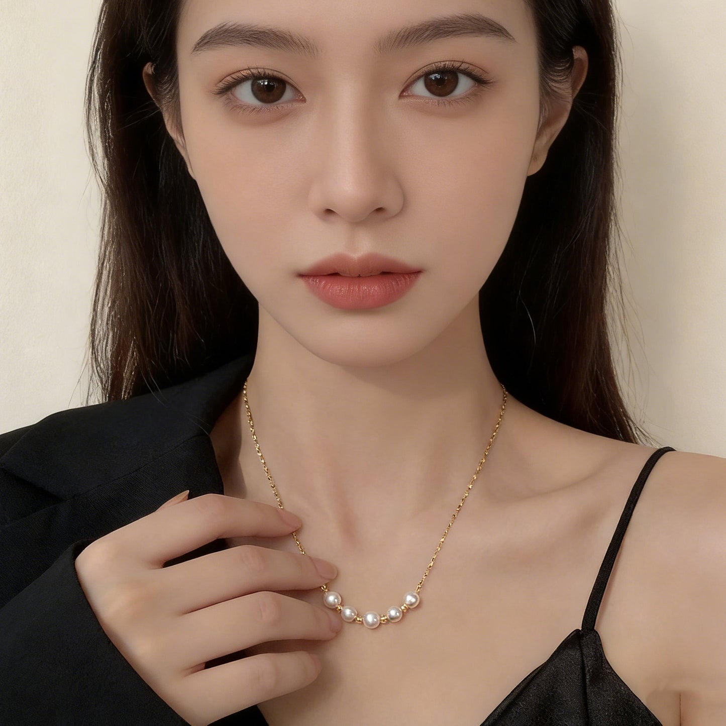 Vintage Luxury Geometric Round Stainless Steel Plated Necklace with Pearl Pendant for Women