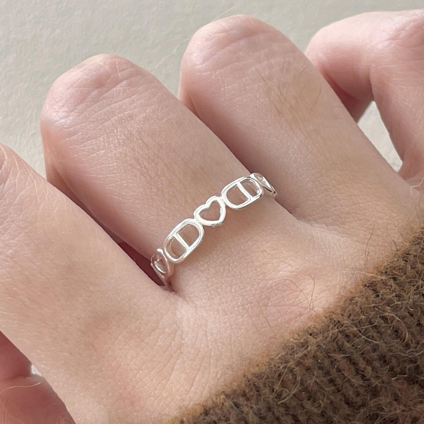 Anillo abierto de plata de ley 925 con diseño de línea geométrica y forma de corazón minimalista para mujer