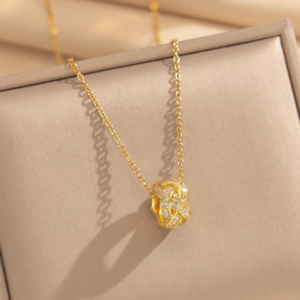 Collana Unisex a catena incrociata in acciaio al titanio con ciondolo in zircone placcato oro vero 18K, motivo a bussola, nodo rotondo intrecciato Amore e Cielo stellato, stile "Light Luxury"