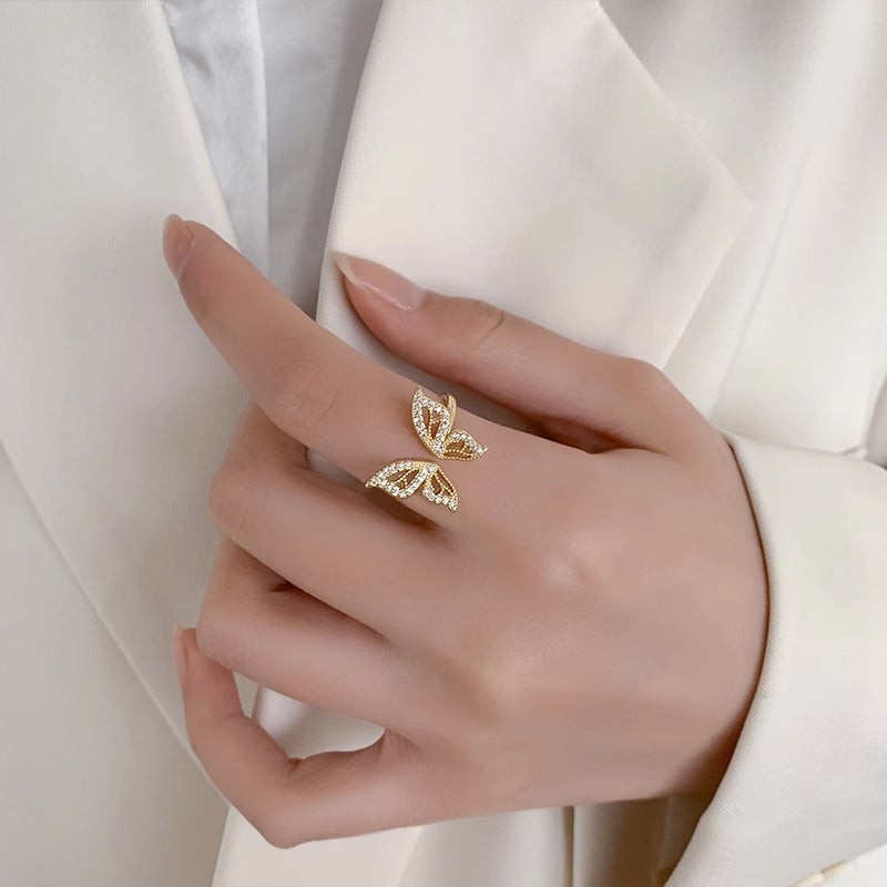 Anillo minimalista de nudo de lazo en tono dorado de acero de titanio con acabado chapado para el dedo índice, banda abierta ajustable