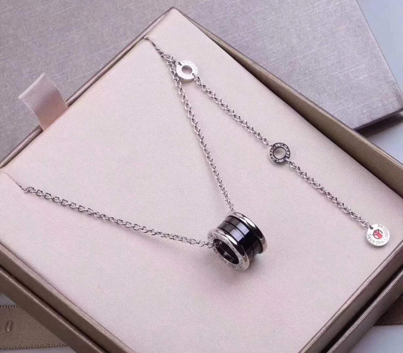 Collar Punk de Acero de Titanio con Baño de Oro de 18K con Cadena Cubana y Doble Letra D para Mujer