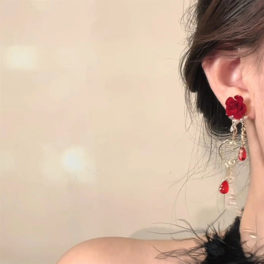 Pendientes de tuerca vintage elegantes con motivos florales, detalles de diamantes de imitación y postes de acero chapado para mujer