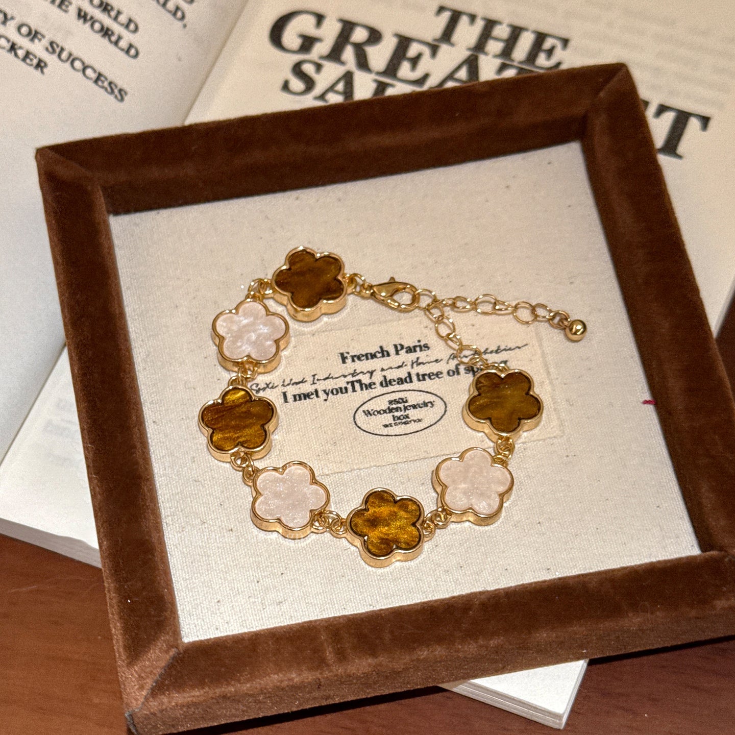 Elegant Floral Enamel Bracelet for Women in Alloy with Vintage Minimalist Style