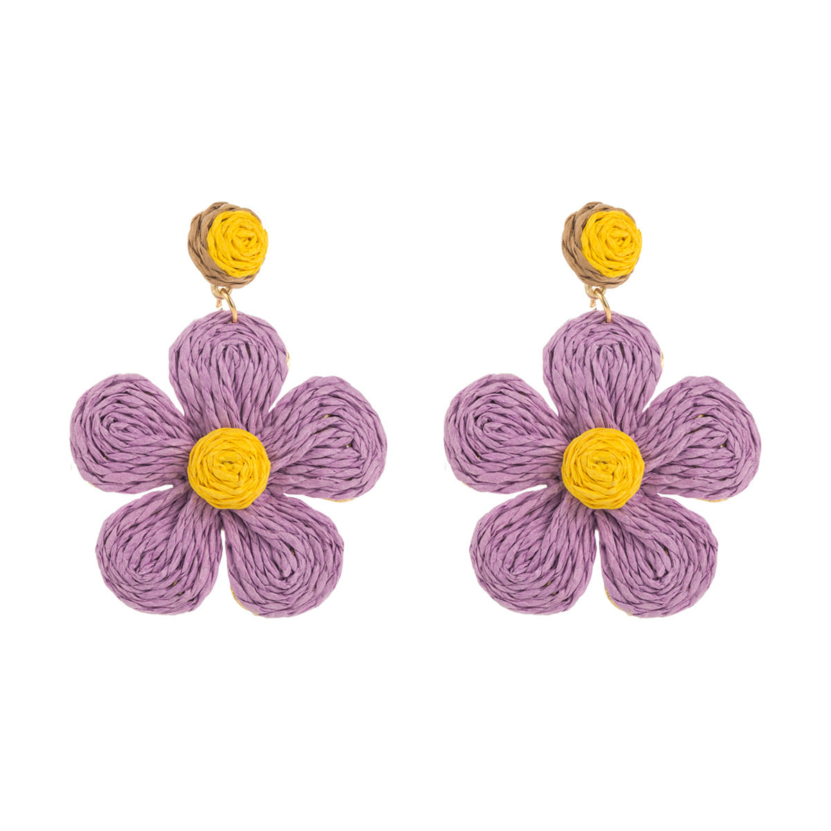Orecchini da donna in rafia intrecciata a motivo floreale dolce, stile estivo fresco e artigianale