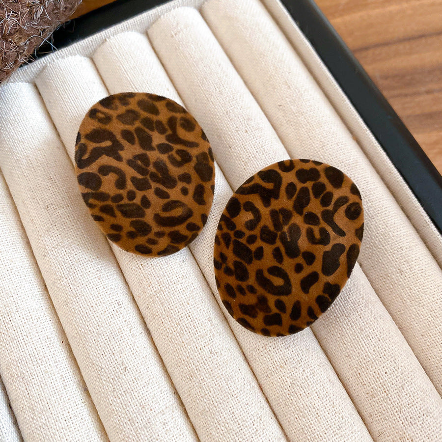 Pendientes de tuerca retro geométricos con diseño de estampado de leopardo con textura de terciopelo para mujer, aleación galvanizada, accesorio de moda minimalista de lujo