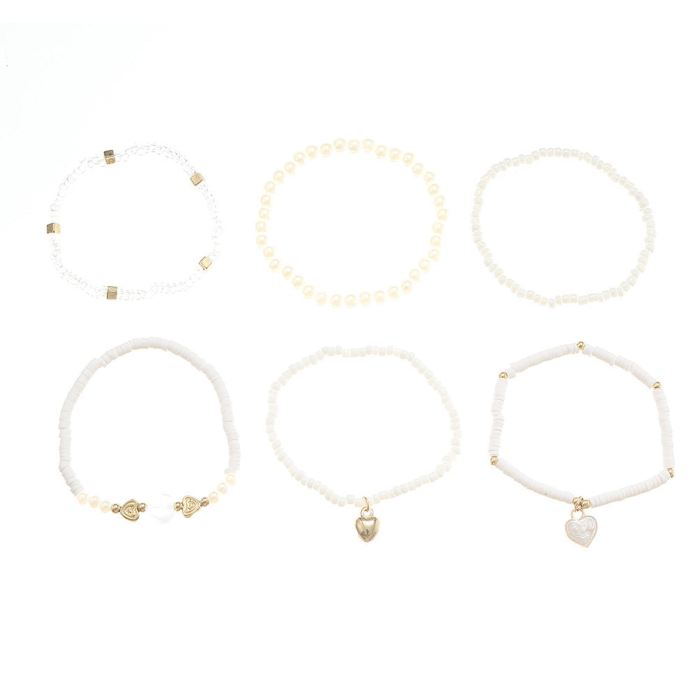 Set di braccialetti minimalisti con perline di vetro a forma di cuore per ragazze, con dettagli in perle e manifattura artigianale