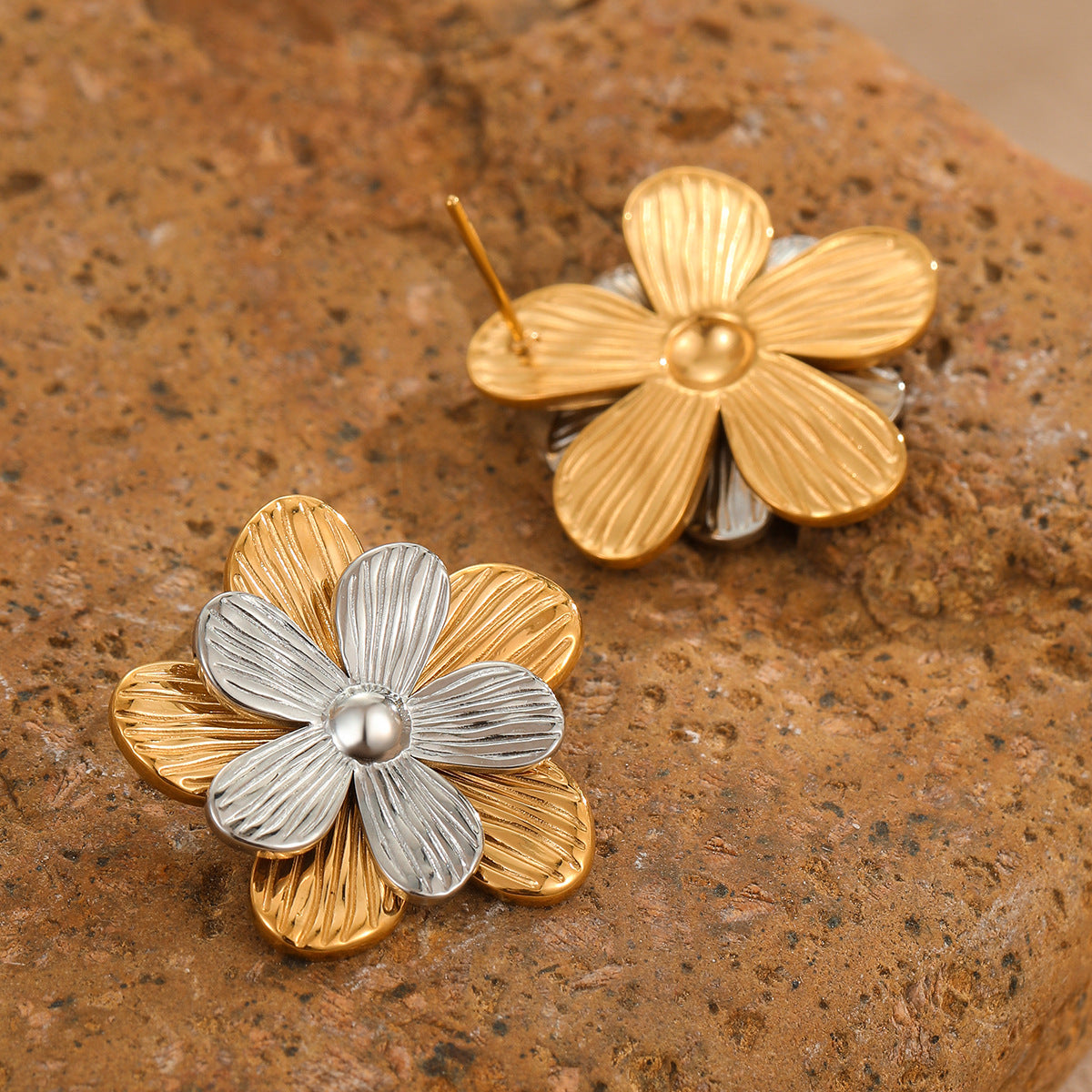 Fashionable Floral-Shaped Stainless Steel Stud Earrings with Plated Finish for Women