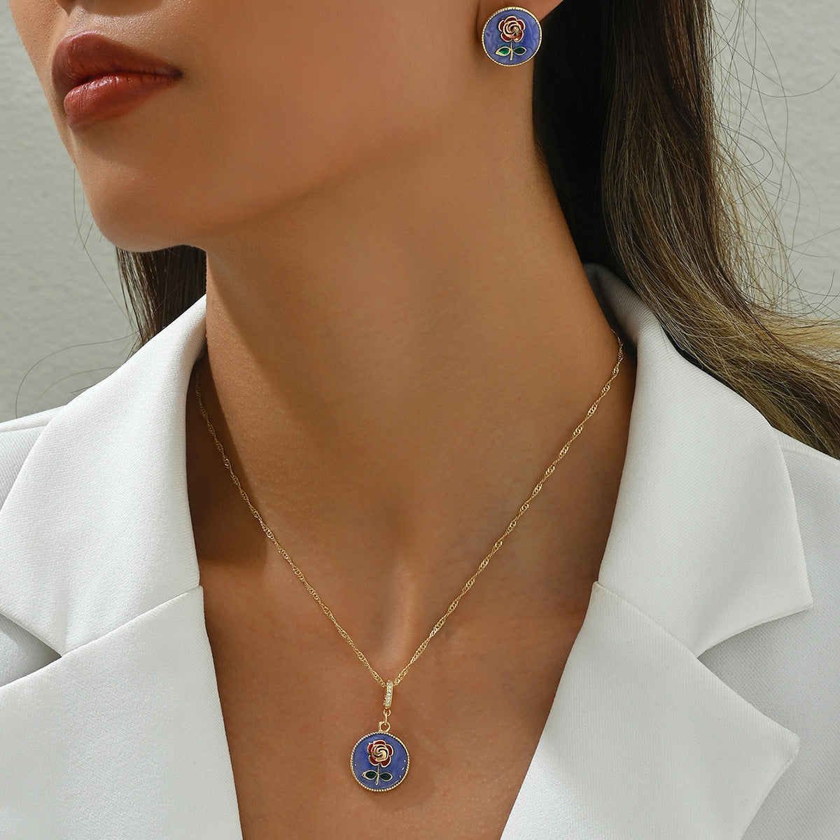 Collar y Pendientes de Cobre Esmaltado Floral Minimalista para Mujer con Motivo de Rosa y Cadena de Clavícula