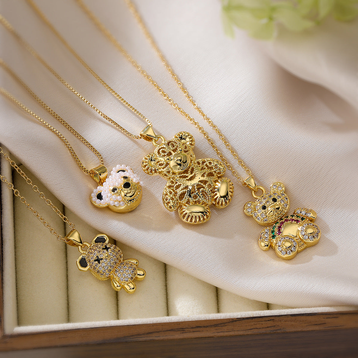 Minimalist Bear-Shaped Copper Necklace with Real Gold Plating and Zircon Inlay for Women