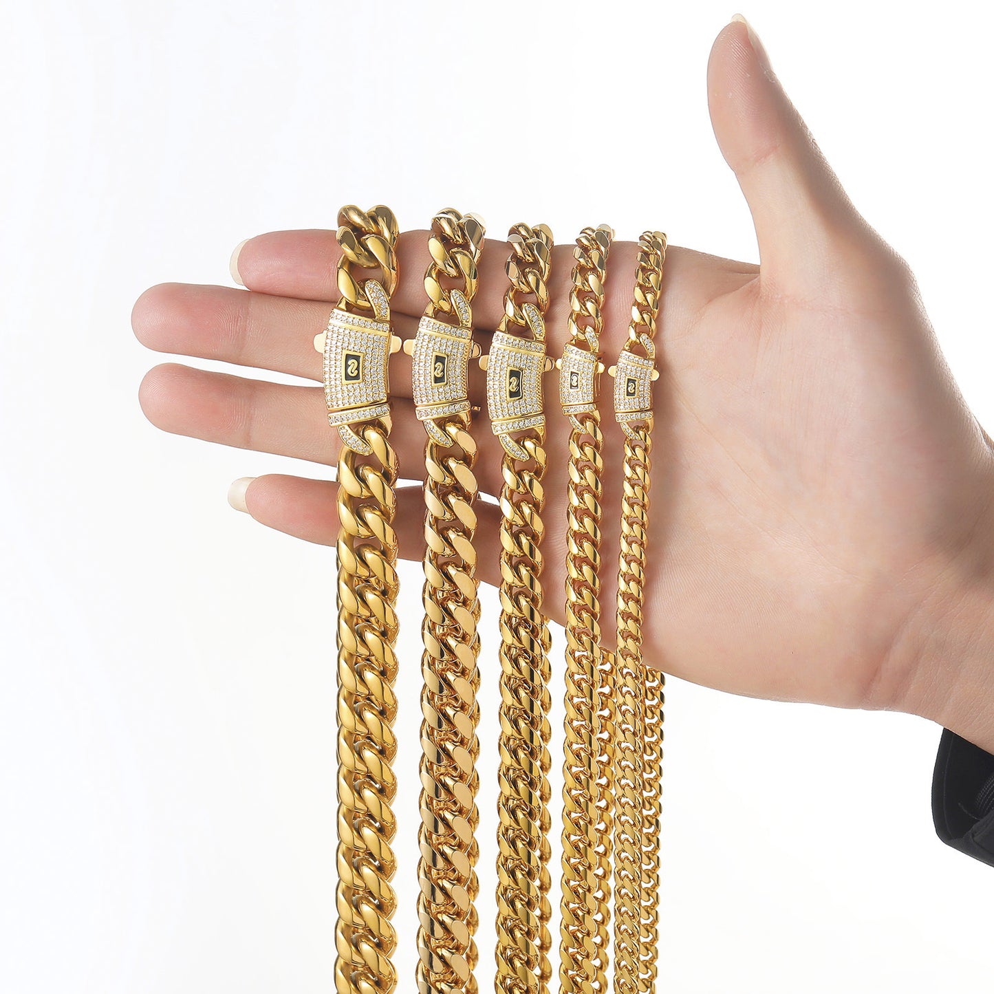 Collana Minimalista a Catena Cubana Geometrica in Acciaio Inossidabile con Finitura Placcata e Chiusura a Moschettone