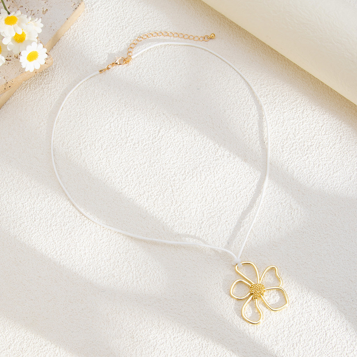 Sweet Floral Hollow Out Zinc Alloy Plated Choker Necklace for Women
