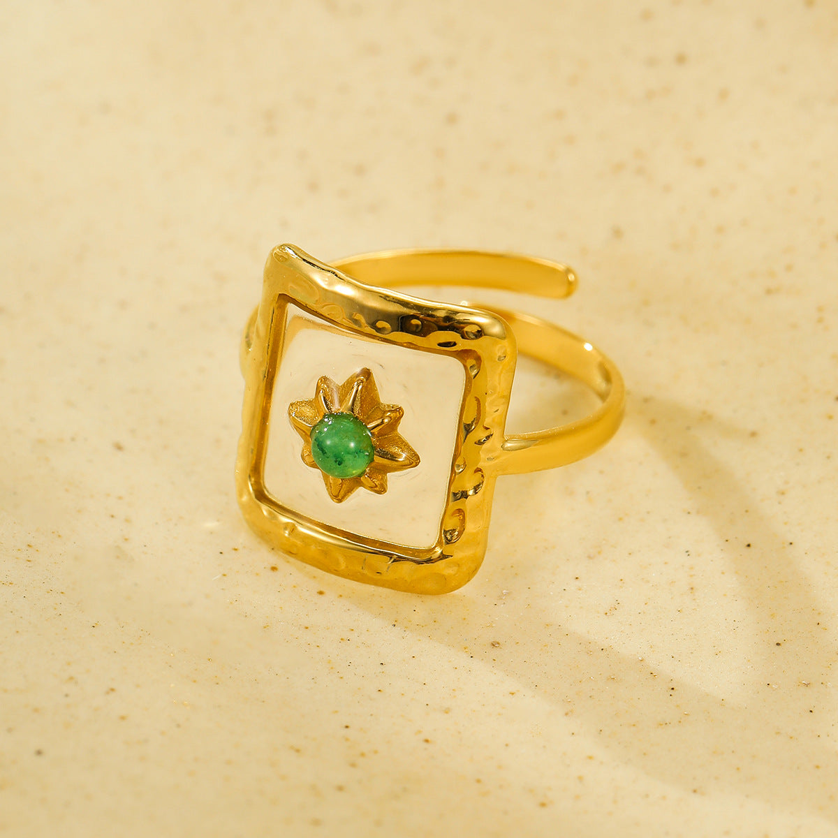 Anello in acciaio inossidabile a forma di cuore con geometria regolabile in stile vintage con finitura placcata