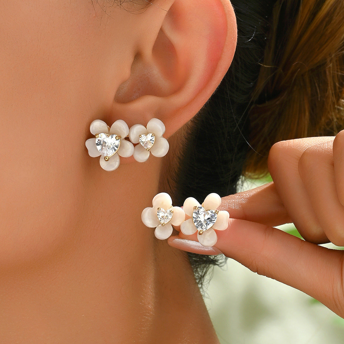 Pendientes Minimalistas Florales Geométricos con Incrustaciones de Zirconia en Acero Inoxidable para Mujer
