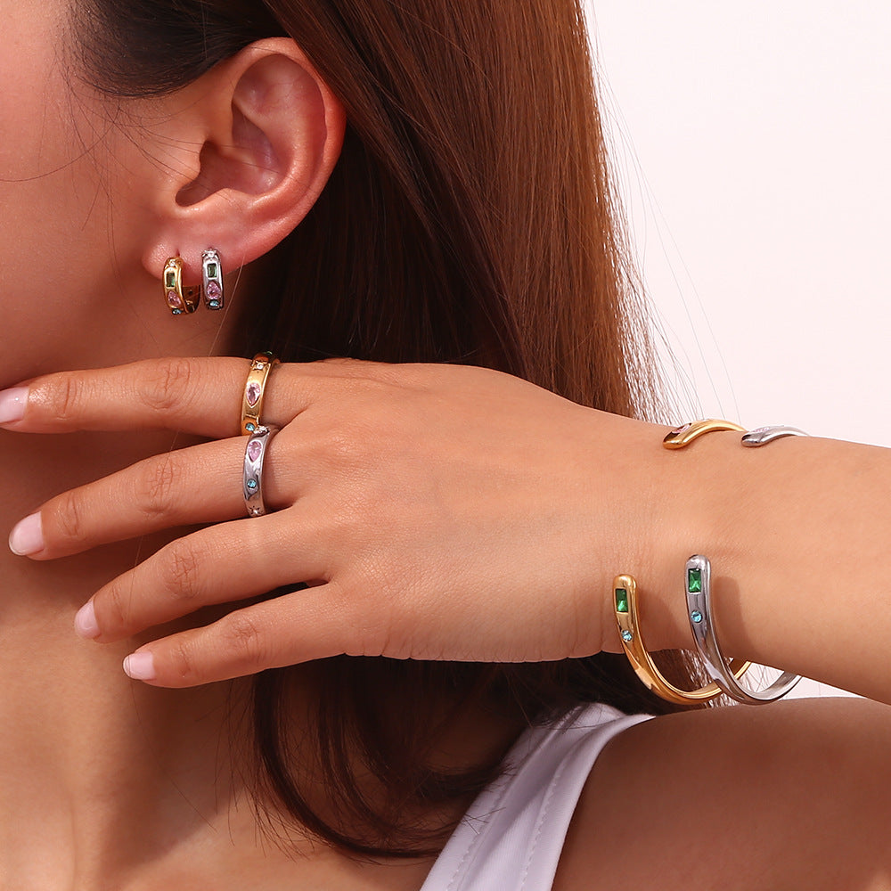 Anello minimalista in acciaio inossidabile con placcatura in oro 18 carati, fascia aperta a forma di stella, intarsi in zircone a goccia e rettangolari, design geometrico per donne