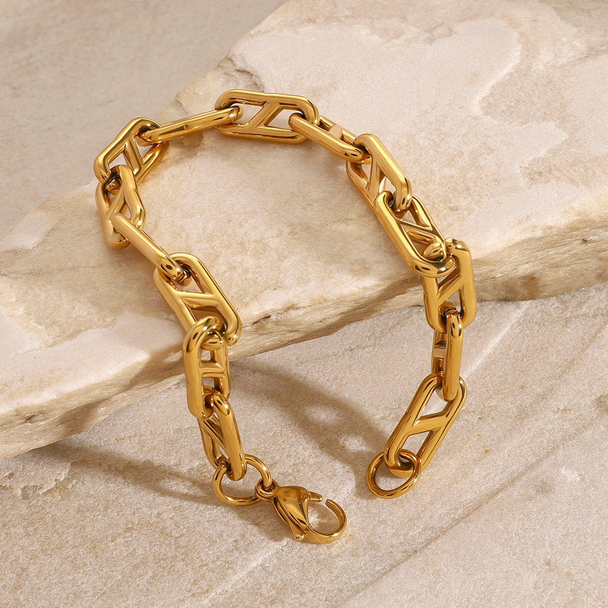 Pulsera de Acero Inoxidable Minimalista Geométrica Bañada en Oro para Mujer con Acento Numérico
