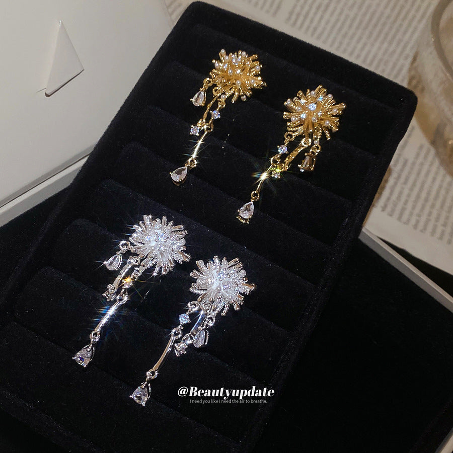 Pendientes de botón de perlas con circonitas y diseño de fuegos artificiales, bañados en oro de estilo lujoso, con pasador de plata, diseño floral y estética elegante para mujer