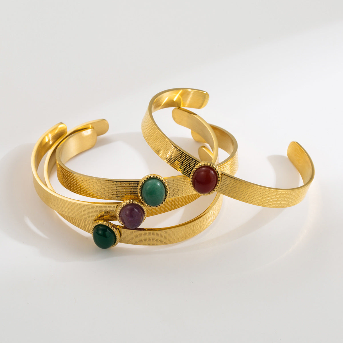 Pulsera de acero inoxidable geométrica en forma de C, chapada, estilo dulce y atrevido, con superficie texturizada para mujer