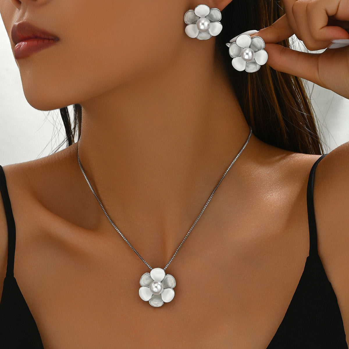Collana e orecchini in rame a forma di fiore stile floreale con intarsio di perle da donna