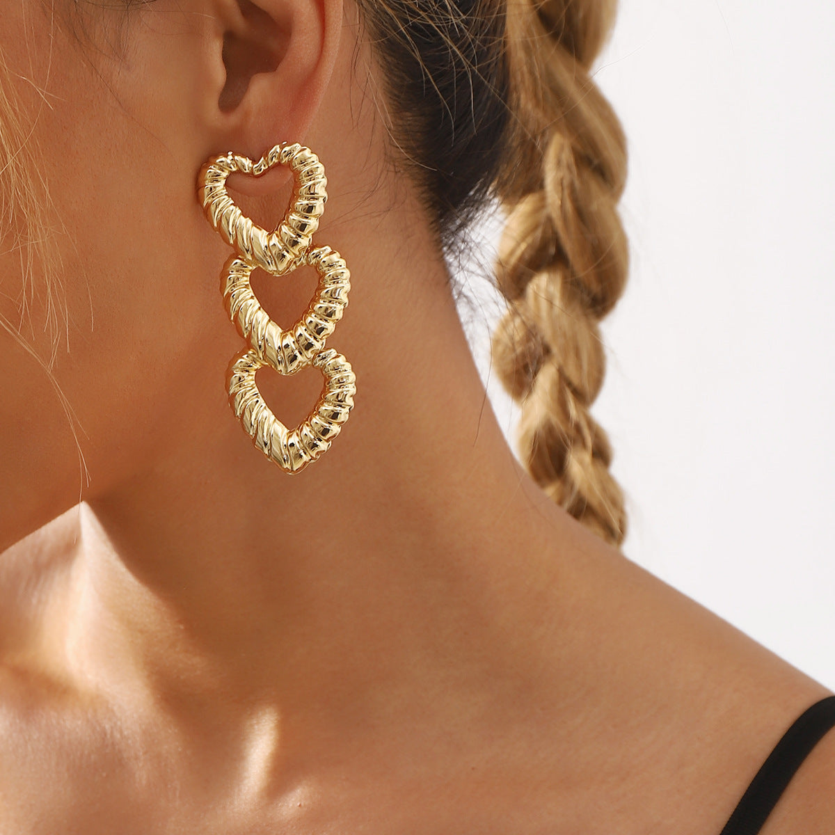 Pendientes de hierro electrochapados minimalistas largos con forma de corazón para mujer