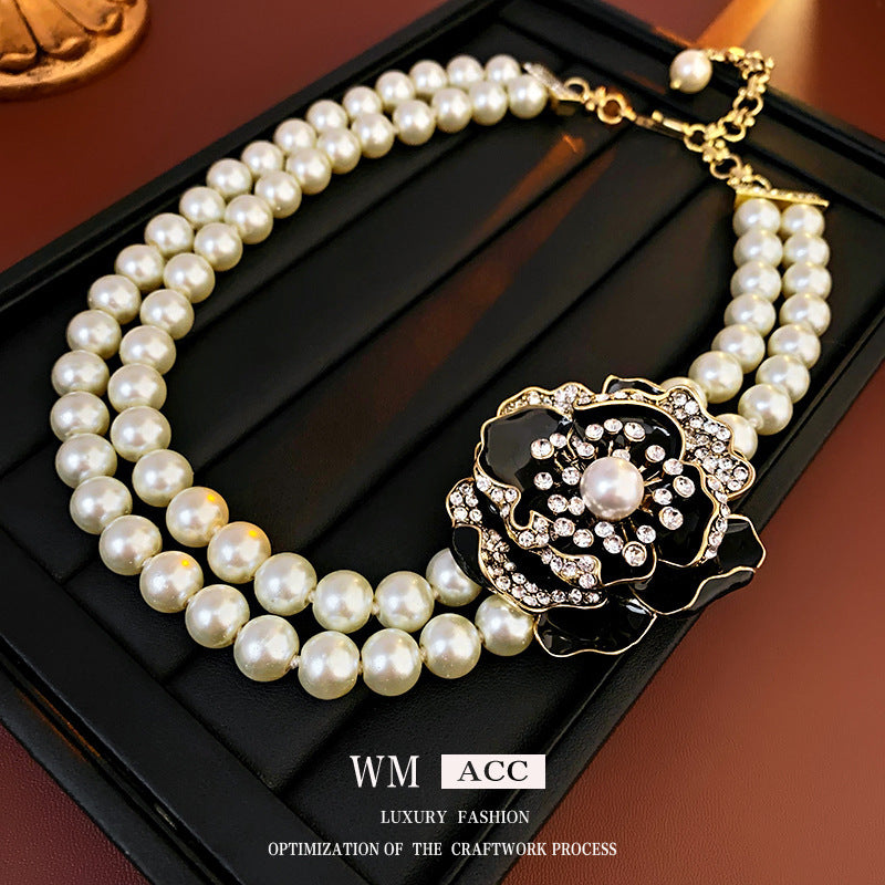 Vintage Geometric Floral Glass Pendant Necklace for Women with Rhinestone Inlay and Gold-Plated Alloy Chain
