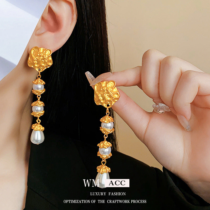 Pendientes Geométricos Vintage con Acentos de Perlas y Base de Cobre Chapado en Oro para Mujer