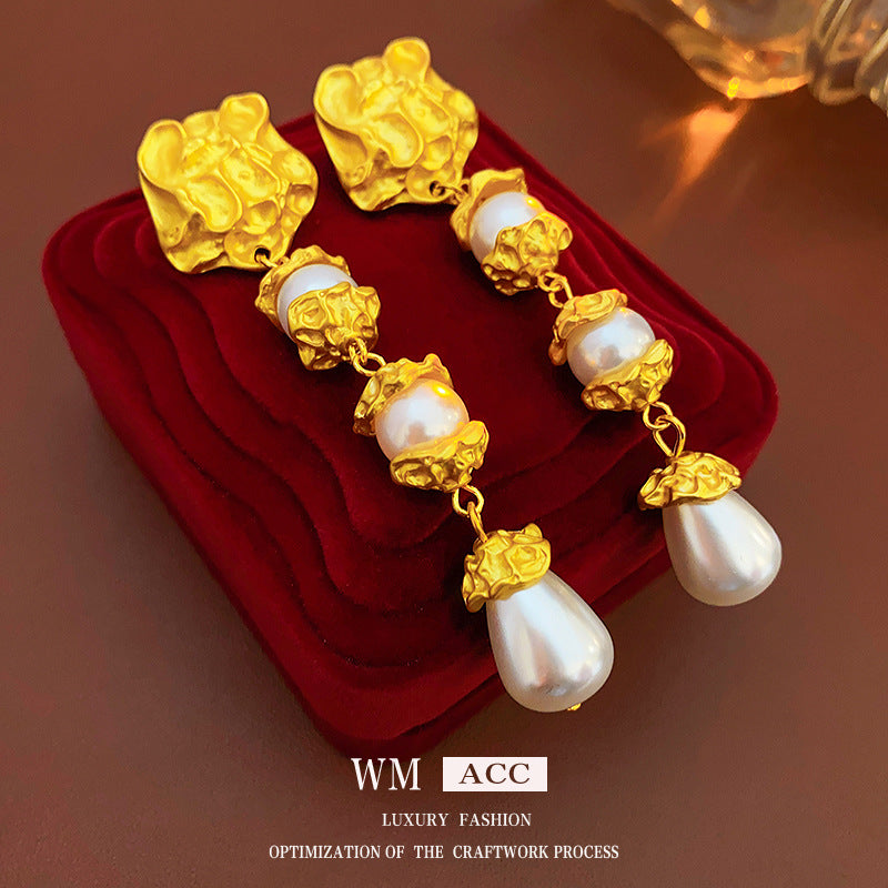 Pendientes Geométricos Vintage con Acentos de Perlas y Base de Cobre Chapado en Oro para Mujer