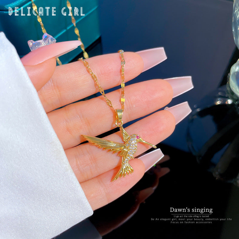 Collana di lusso con ciondolo a picchio geometrico in acciaio al titanio con intarsio di strass per uomo e donna