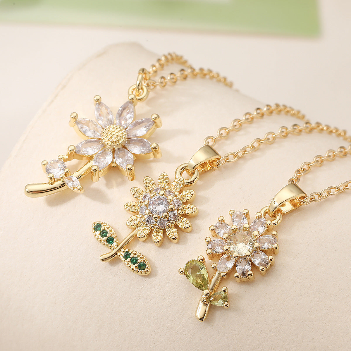 Minimalist 18K Gold Plated Brass Geometric Cubic Zirconia Sunflower Pendant Necklace for Women