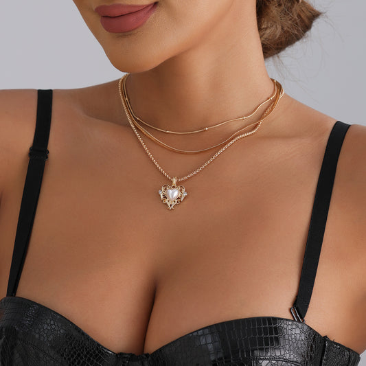 Collana da donna vintage con ciondolo a cuore in lega con strass su catena a serpente
