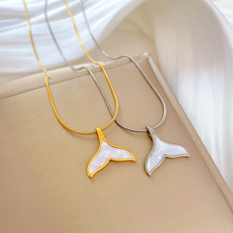 Collana Girocollo Minimalista in Acciaio al Titanio con Ciondolo a Goccia Geometrica e Coda di Pesce, Unisex