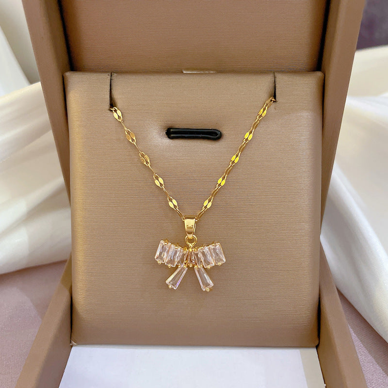Collar con Colgante de Mariposa Estilo Dibujos Animados para Mujer de Acero Inoxidable con Circonita Micro-Pavé, Delicado Diseño de Cadena de Clavícula