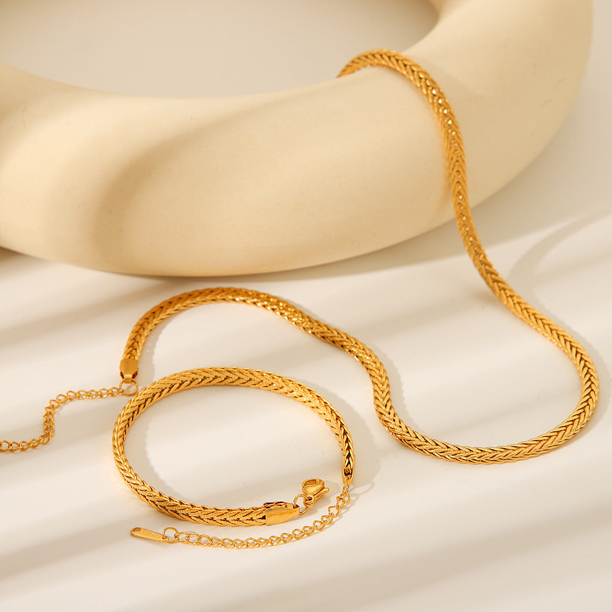 Minimalist Geometric Titanium Steel Bracelet with 18K Gold Plated Stainless Steel Chain for Women
